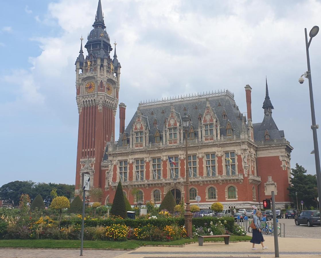 Maison A Deux Pas De L'Hotel De Ville Calais Exterior foto